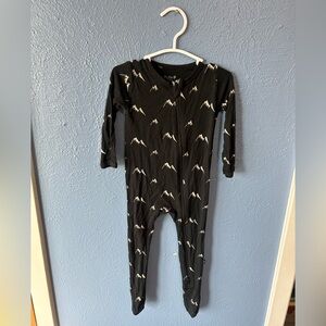 Kyte BABY Black and White Mountain Footie